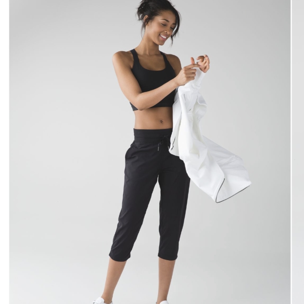 Lululemon Studio Crop II Black like new
